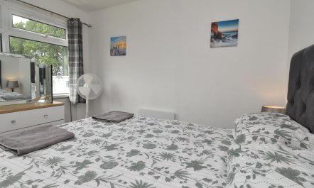 2 Bed in Freshwater East 6