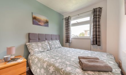 2 Bed in Freshwater East 1