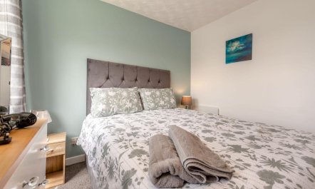 2 Bed in Freshwater East 4