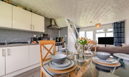 2 Bed in Freshwater East 8