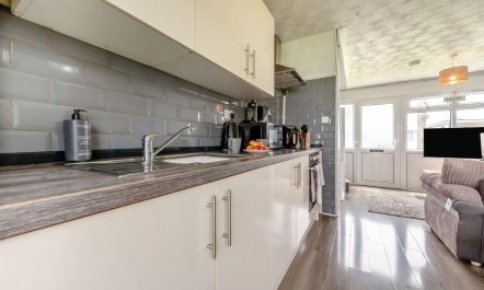 2 Bed in Freshwater East 9