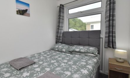 2 Bed in Freshwater East 0