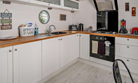 2 Bed in East Cowes 9