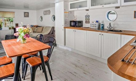 2 Bed in East Cowes 8