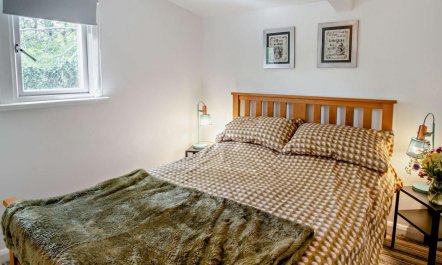 1 Bed in East Cowes 9