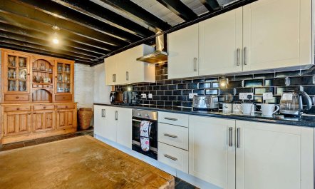 5 Bed in Lampeter 4