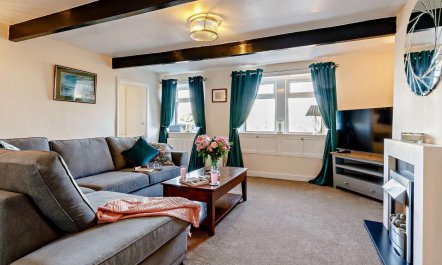 3 Bed in Holmfirth 5