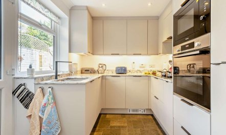 2 Bed in Poole 4