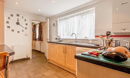 2 Bed in Christchurch 3