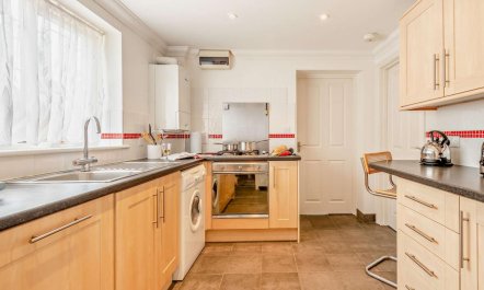 2 Bed in Christchurch 4