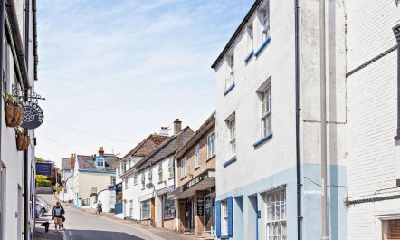 3 Bed in Lyme Regis 1