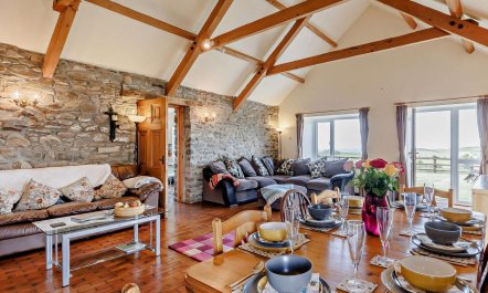 4 Bed in Llanrhystud 2