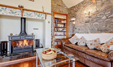 4 Bed in Llanrhystud 4