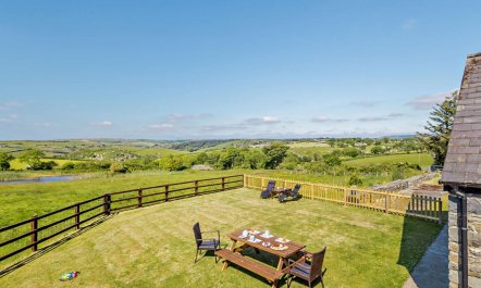 4 Bed in Llanrhystud 1