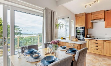 2 Bed in Aberdovey 6