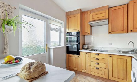 2 Bed in Aberdovey 3