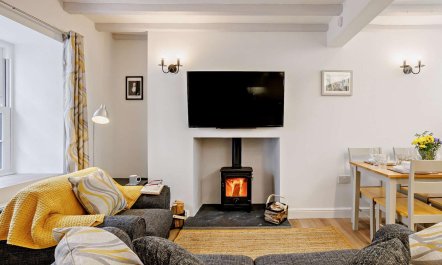 2 Bed in Aberdovey 1