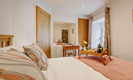2 Bed in Aberdovey 1