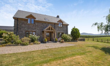 3 Bed in Brecon 2