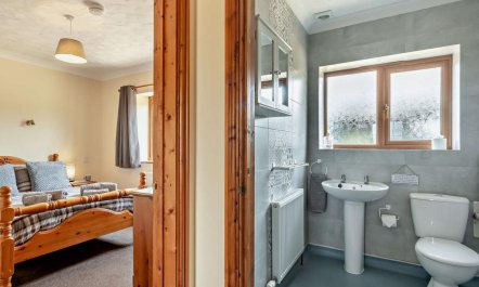 2 Bed in Horningtoft 8