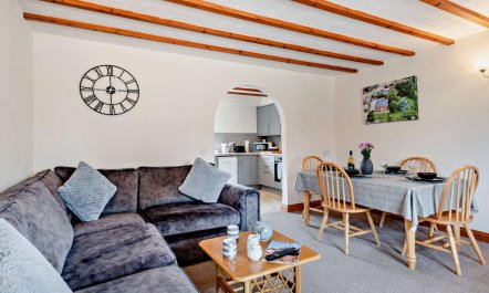 2 Bed in Horningtoft 1