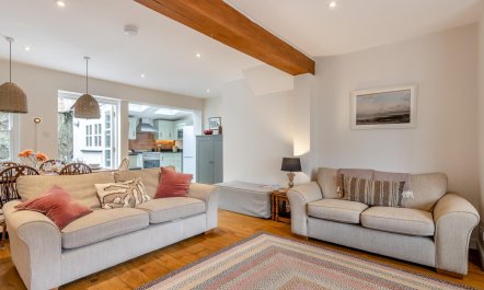 3 Bed in Aberdovey 2