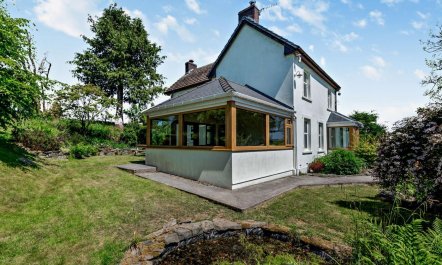 3 Bed in Carmarthen 1