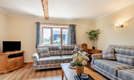 3 Bed in Horningtoft 1