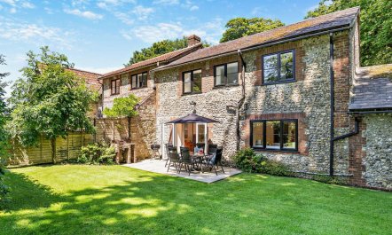 4 Bed in Dorchester 0