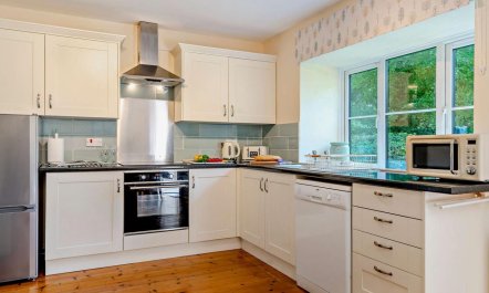 4 Bed in Dorchester 5