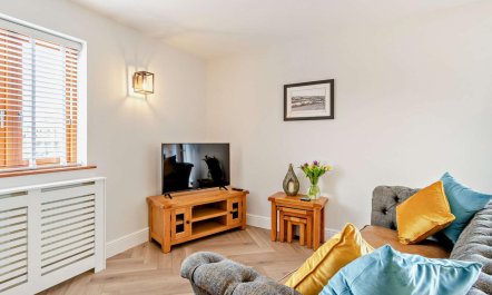 1 Bed in Milford Haven 8