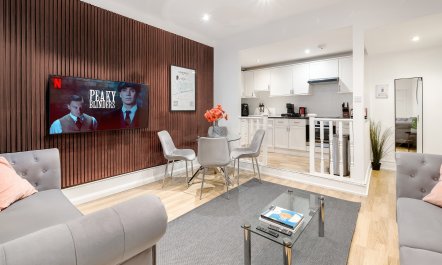 The Magnificent London 6