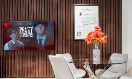 The Magnificent London 8