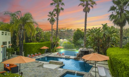 The Hollywood Ghost 1