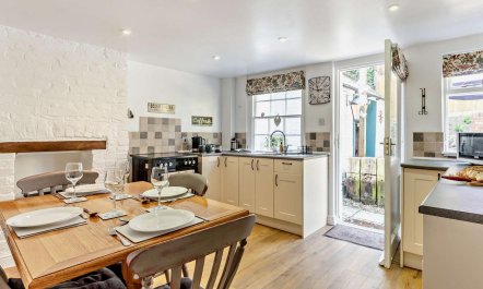 2 Bed in St. Leonards-on-sea 1