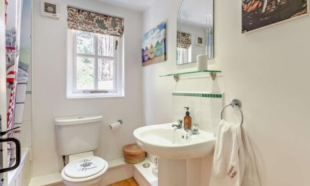 2 Bed in St. Leonards-on-sea 8