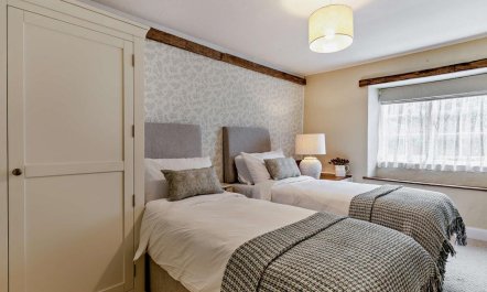 2 Bed in Harracott 0