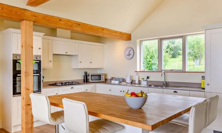 4 Bed in Dorchester 5