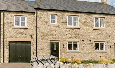 3 Bed in Hope Valley 1