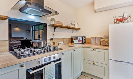 3 Bed in Freshwater 4