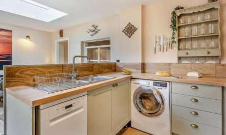 3 Bed in Freshwater 6