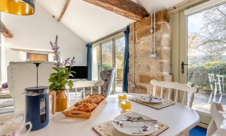 1 Bed in Chop Gate 5