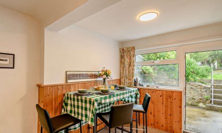 2 Bed in Fishguard 7