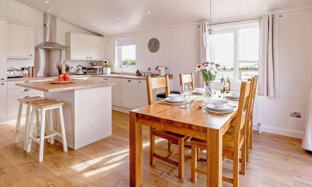 2 Bed in St. Andrews 6