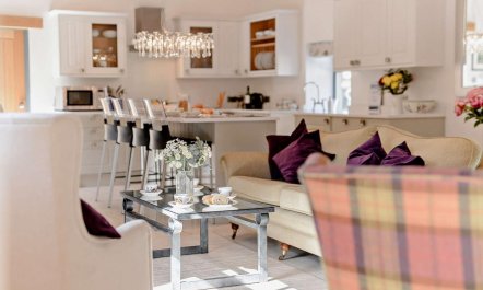 2 Bed in Chop Gate 8