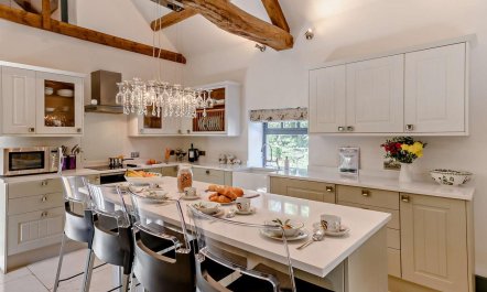 2 Bed in Chop Gate 4