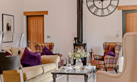 2 Bed in Chop Gate 9