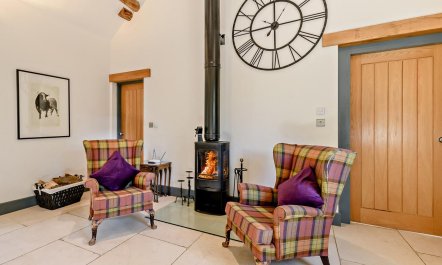 2 Bed in Chop Gate 6