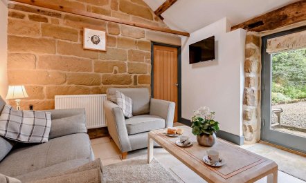 1 Bed in Chop Gate 5