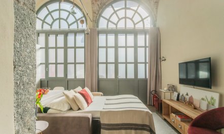 Enchanting Lakeside Haven